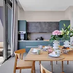 Kuk Oaza Luxury * 마카르스카